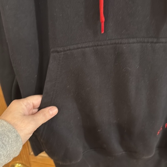 Six flags  men’s hooded sweatshirt size medium. - Picture 3 of 6